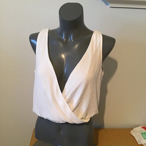 CHARLOTTE Russe Deep V-neck Sleeveless Cfropped Blouse With Embellished T-Back - Picture 1 of 9